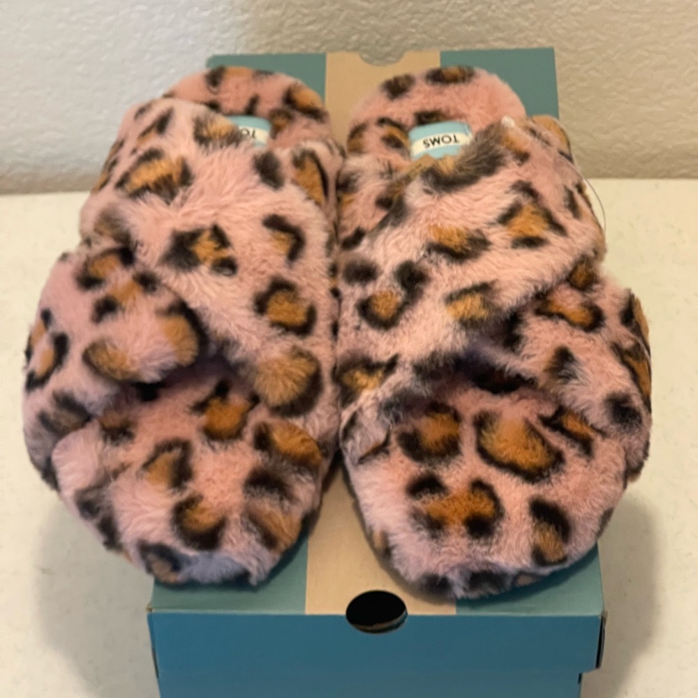 TOMS Pink Spanish Villa Cheetah Print Faux Fur Slippers - Picture 5 of 16